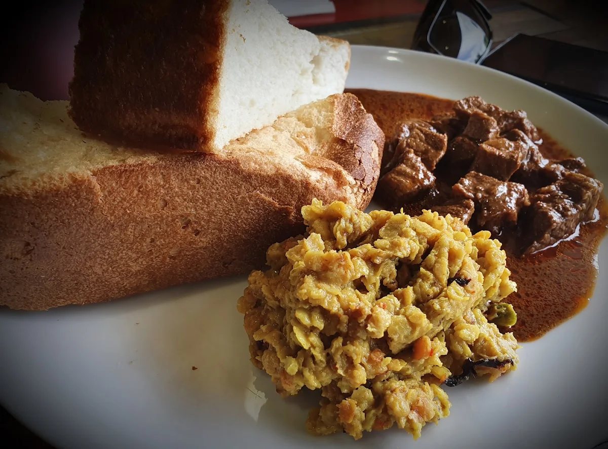 Bread with Beef Curry, Mathara Bath Kade