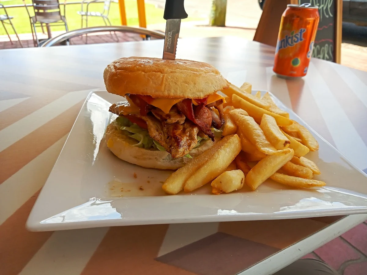 Warung Burger with Chips