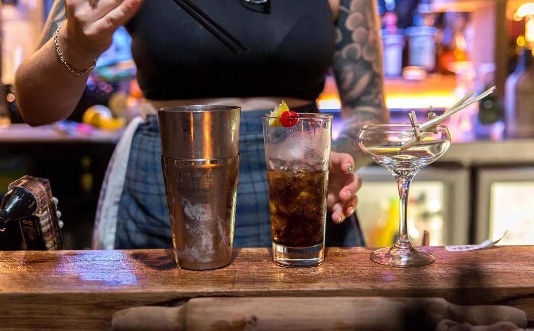 Highlights, Hawker Bar