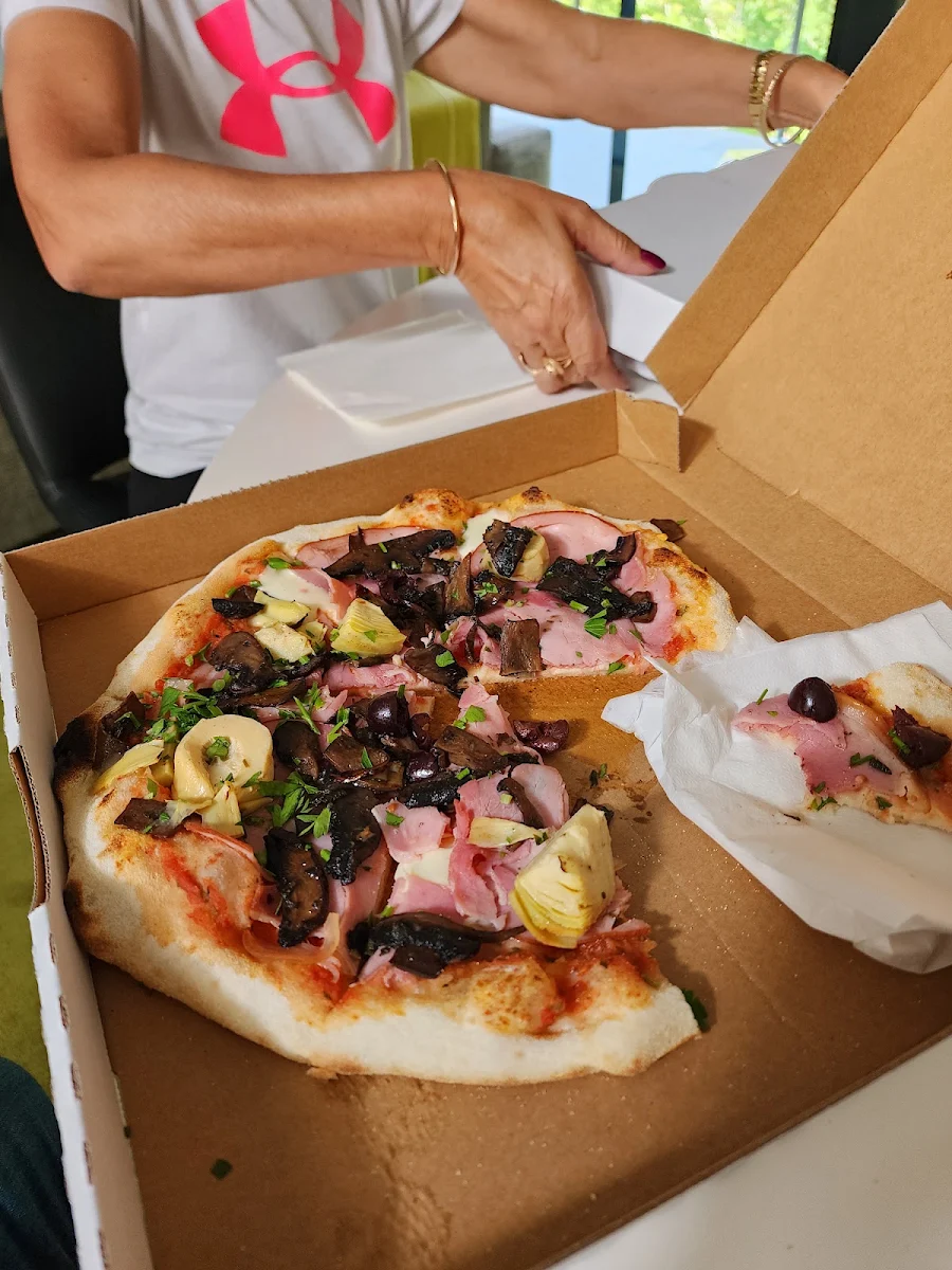 Capricciosa Pizza, Hepburn Pizza