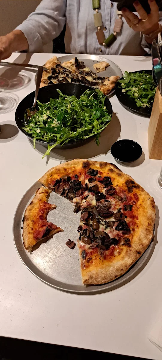 Highlights, Hepburn Pizza