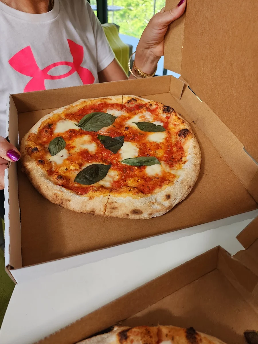 Pizza Margherita, Hepburn Pizza