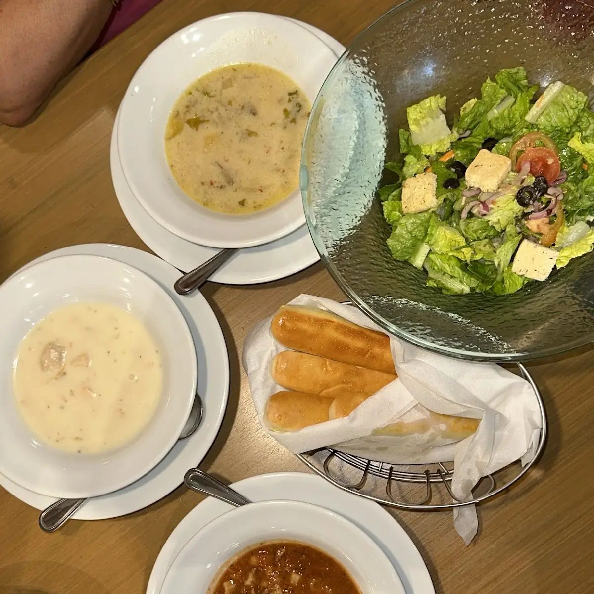 Never Ending Soup Salad & Breadsticks