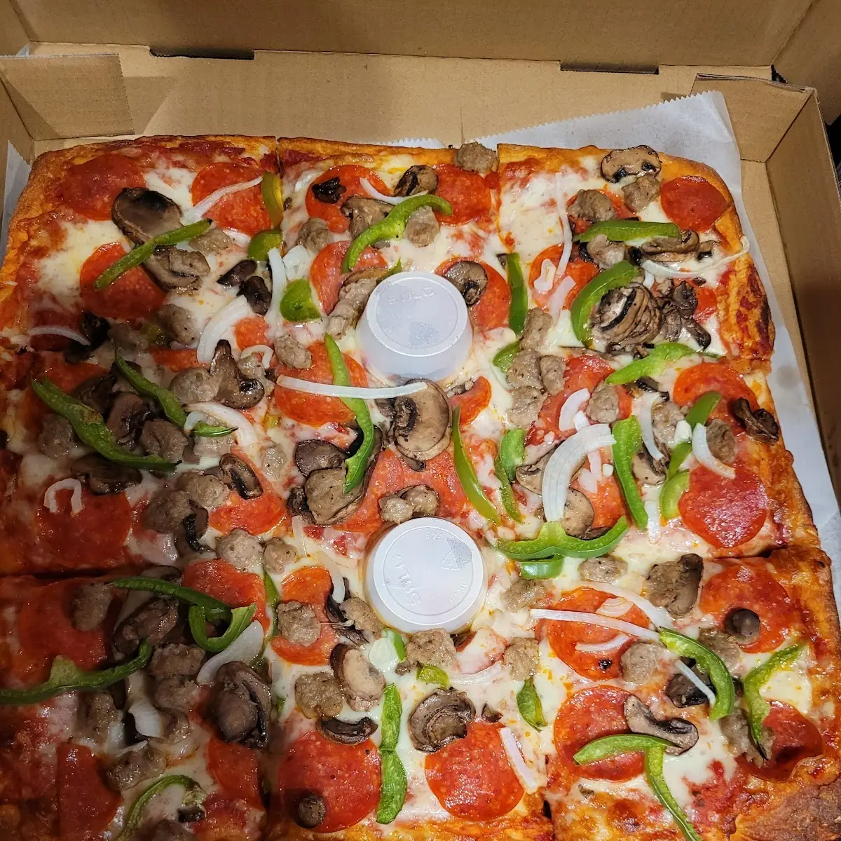 Deluxe Pizza