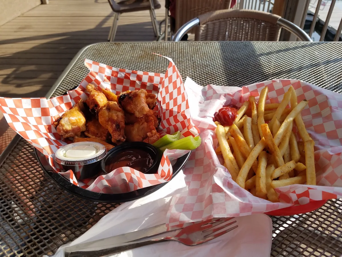 Chicken Wings with Fries