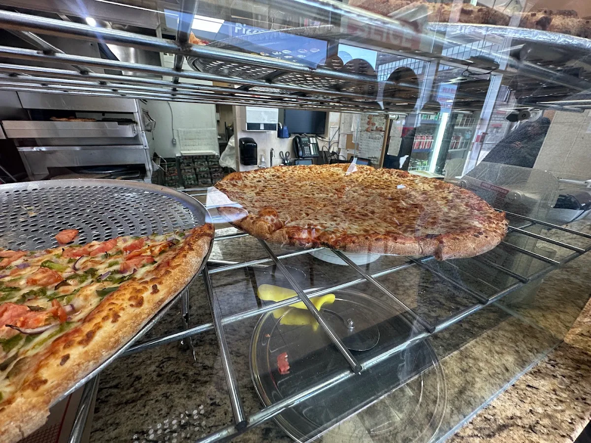 Highlights, Moga's Pizza
