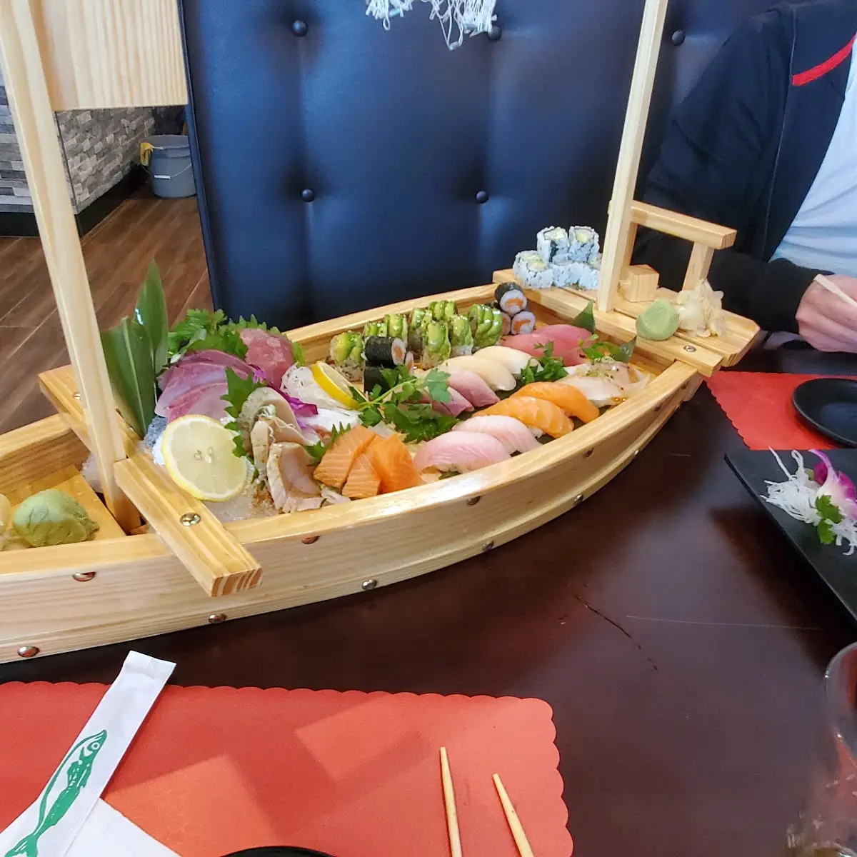 Sushi Love Boat