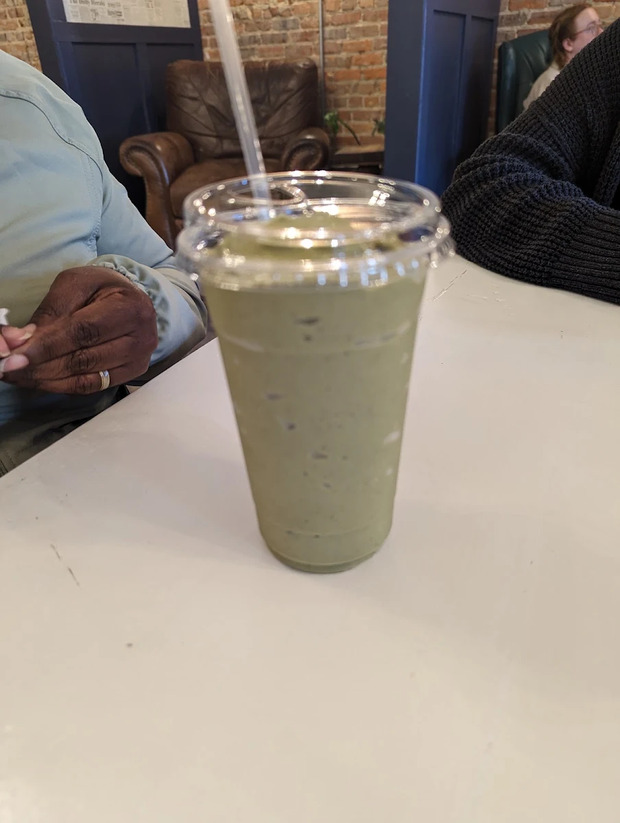 Smoothie with Avacado Almond Butter and Mango