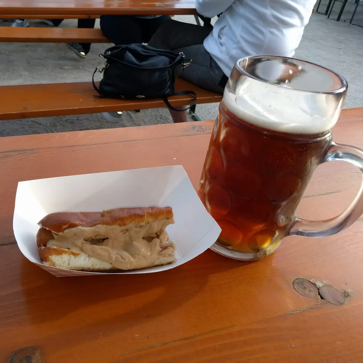Bratwurst w Sour Krut