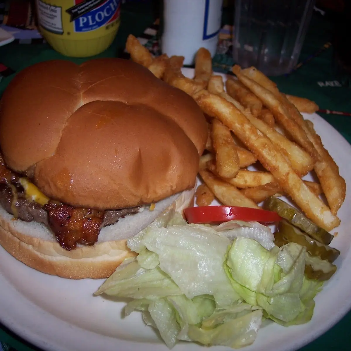 Hamburger & Fries