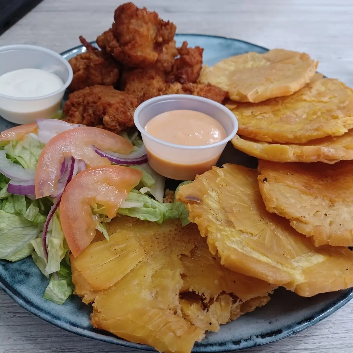 Especial de masitas de Pollo con Arroz / Special Fried Chicken Bites