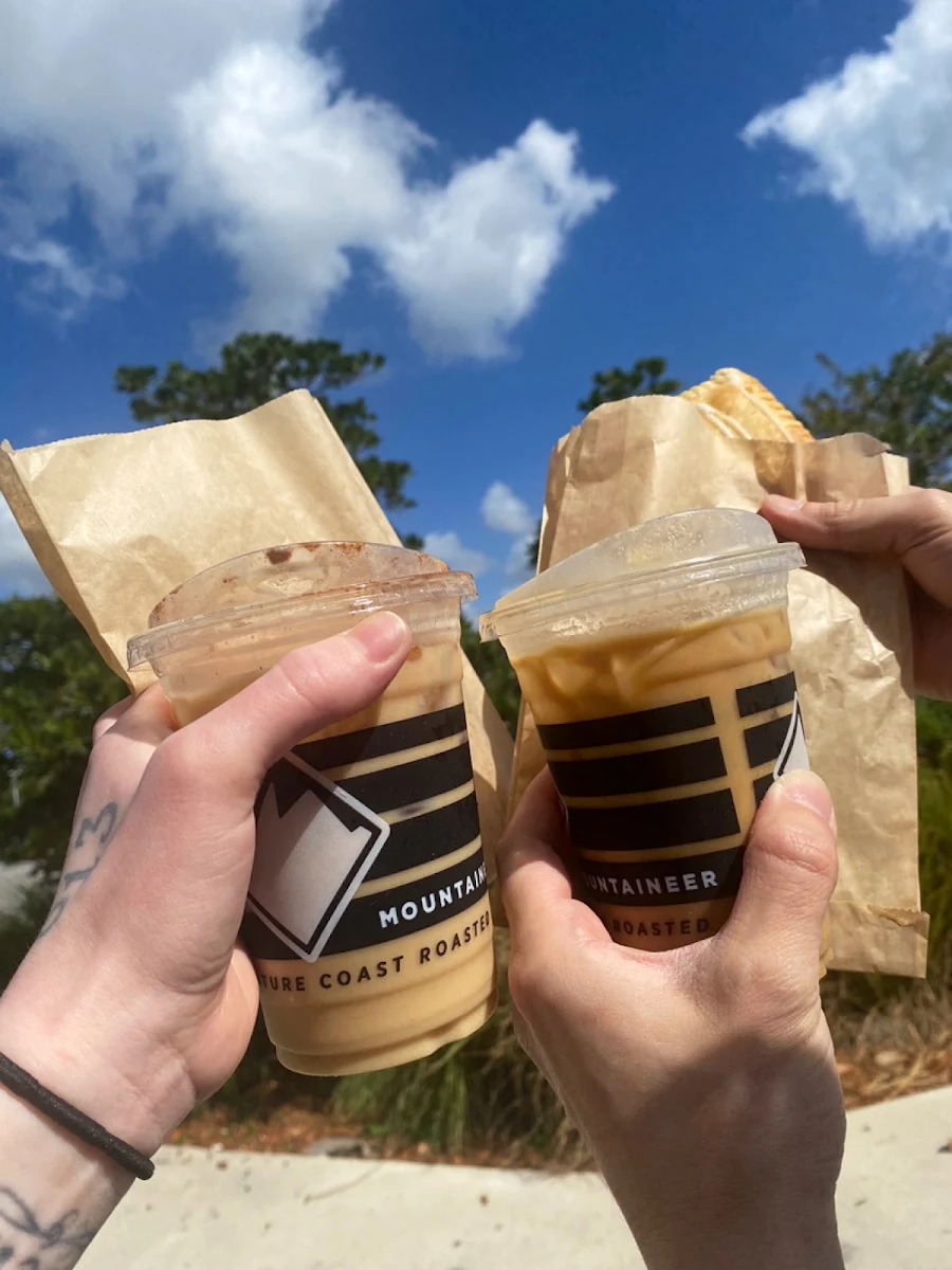 Iced Chai Latte & Oat Milk Cold Brew