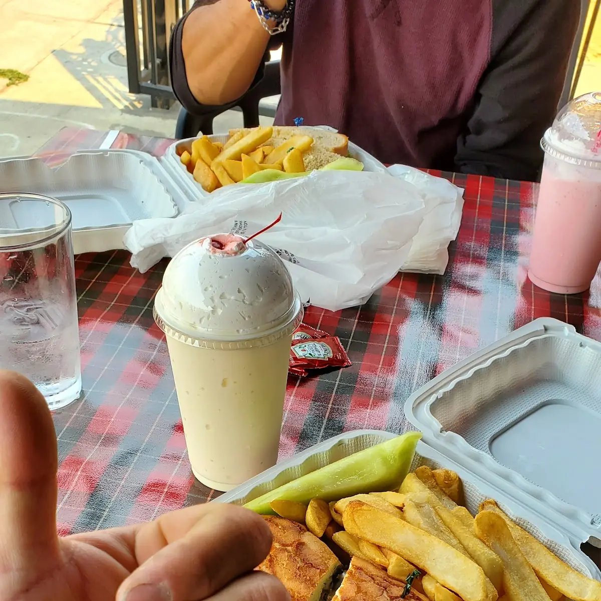 Sandwich &Papas Fritas