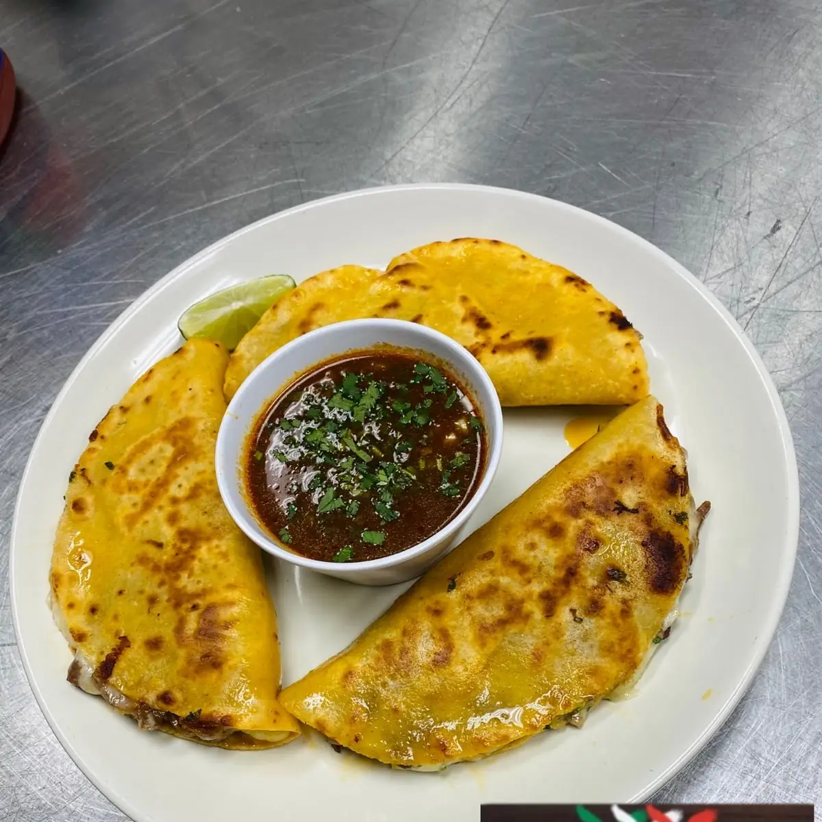 Quesa Birria Con Consumé