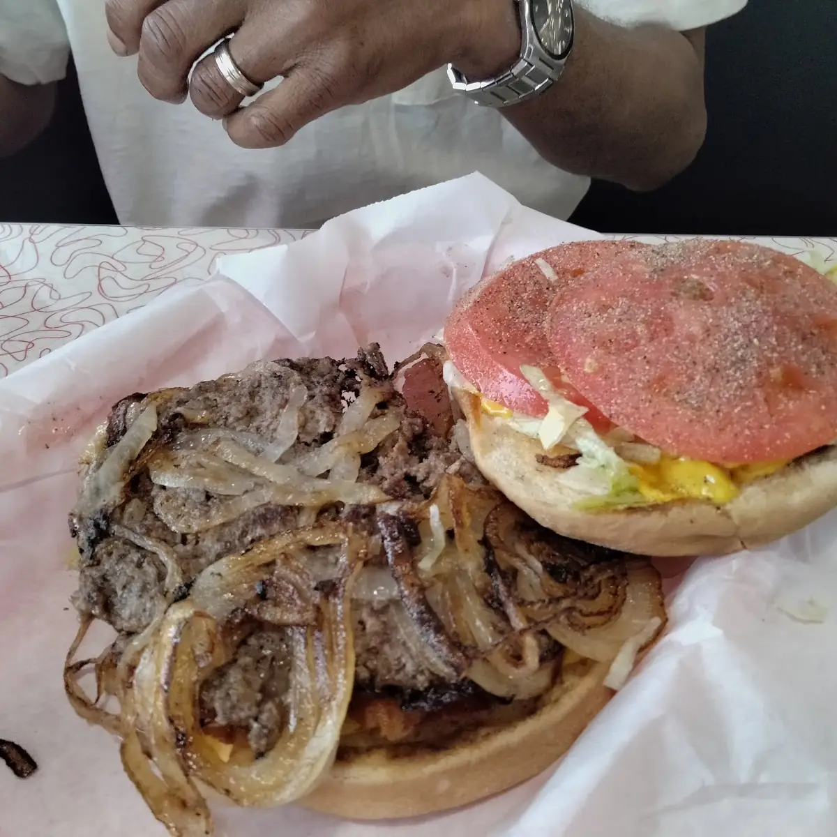 Big Dan Onion Burger with Tomato Sprinkle with Black Pepper