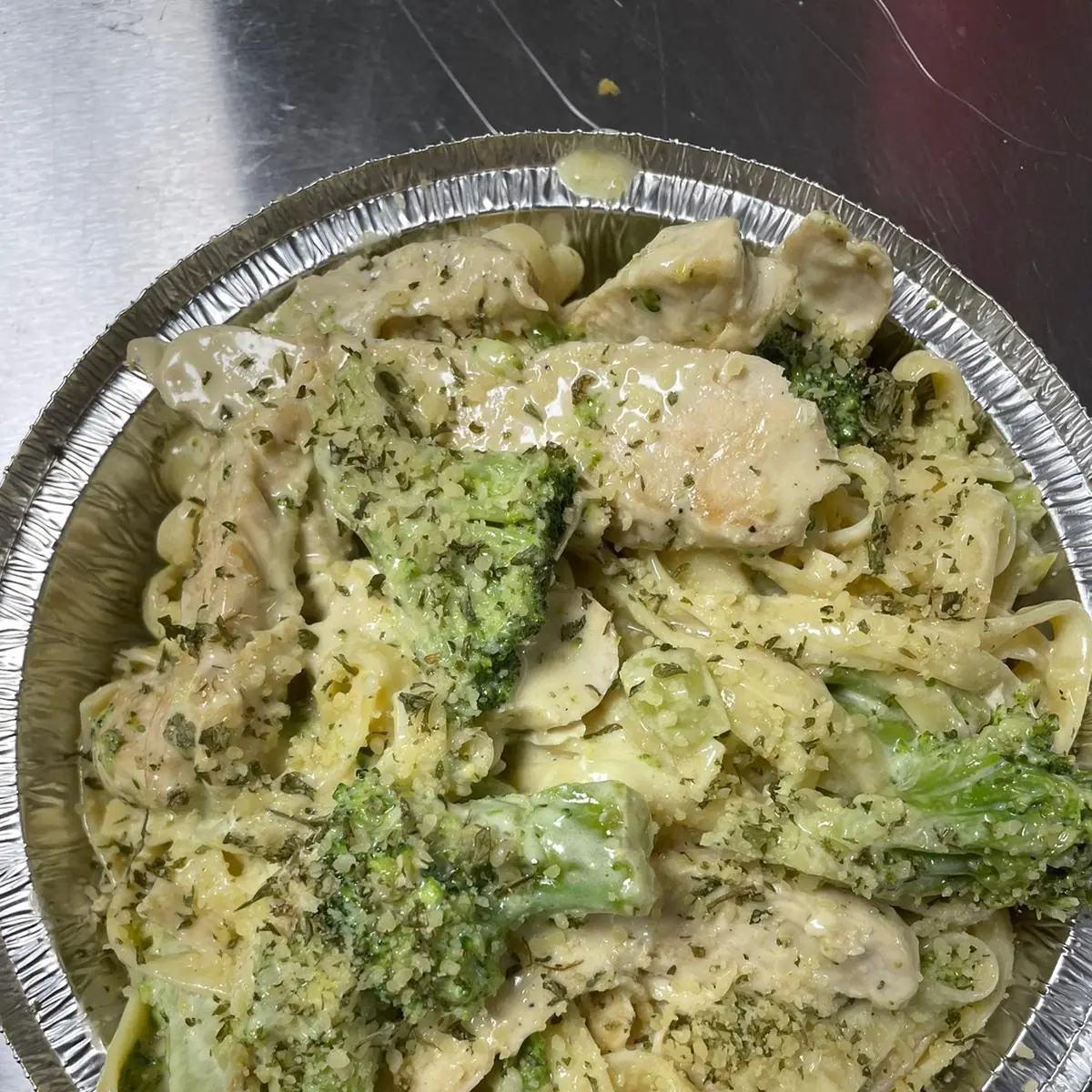 Fettuccine Alfredo with Chicken & Broccoli Half Tray