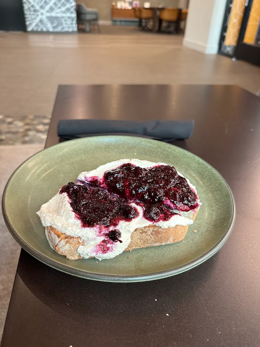Fresh Ricotta Seasonal Fruit Spread