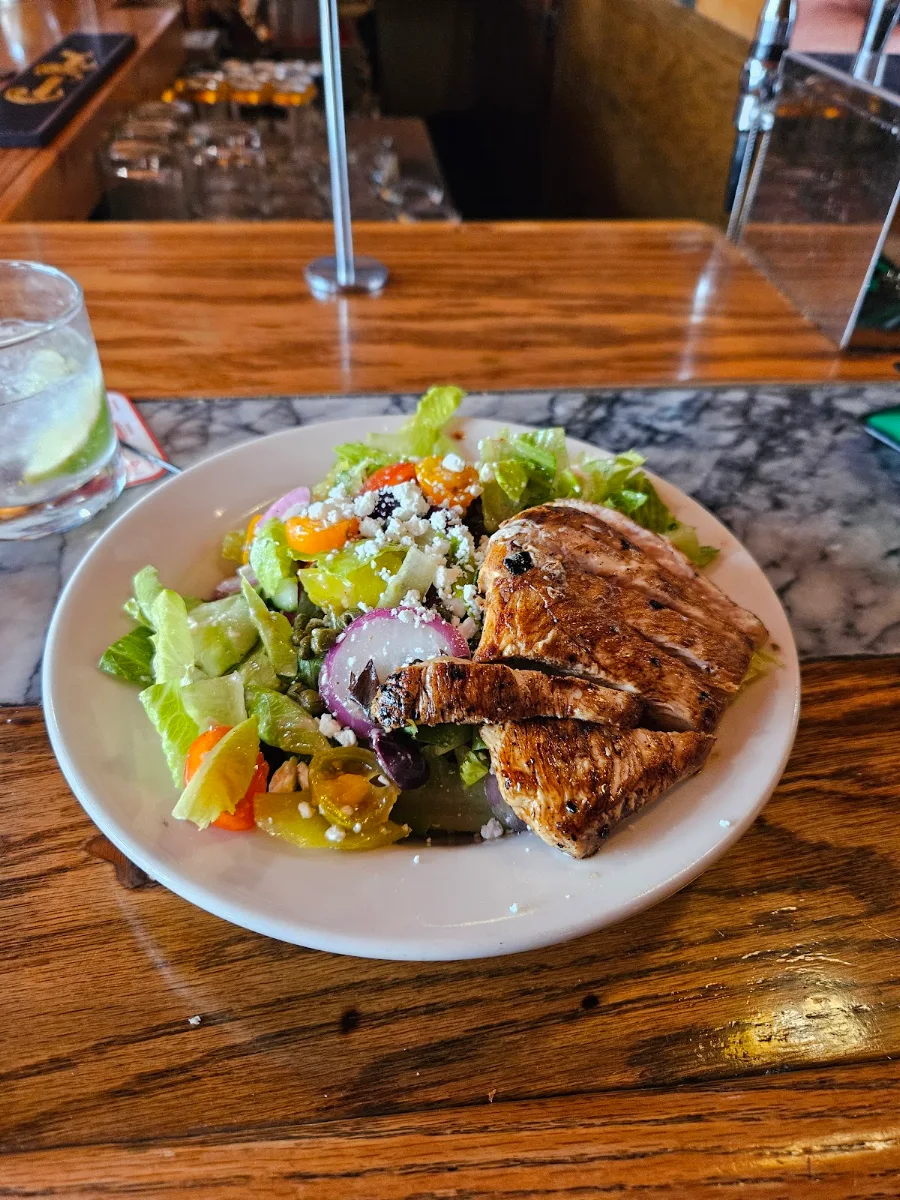 Small Greek Salad with Chicken