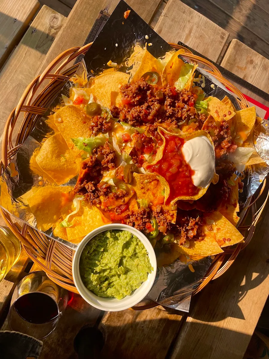 Nachos Supreme, W Burger Bar
