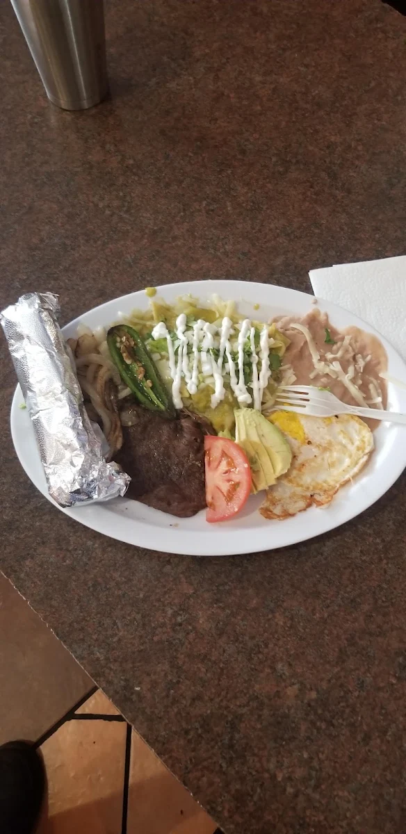 Chilaquiles Verdes Con Bistec