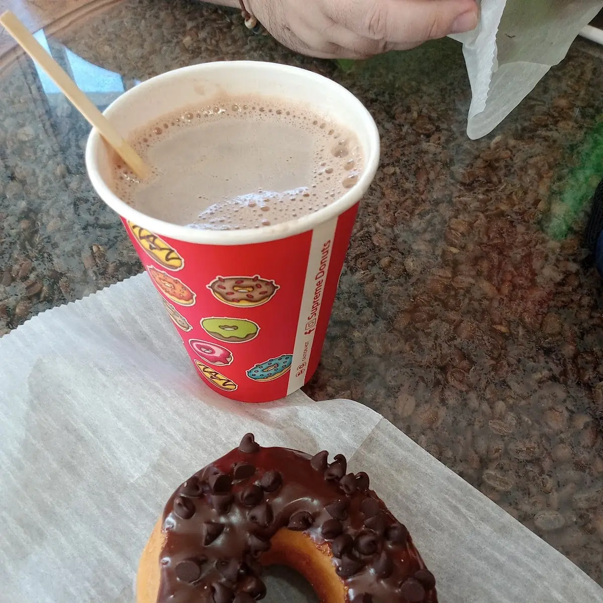 Supreme Donut Chocolate Caliente Y Dona Chocochip