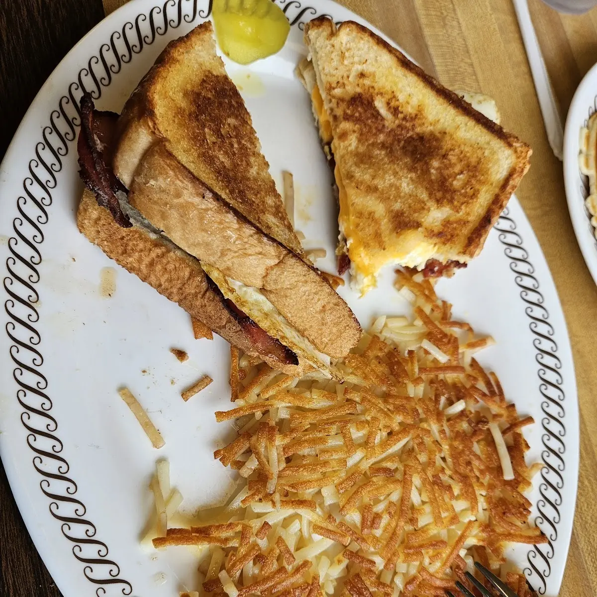Egg Sandwich with Hashbrowns