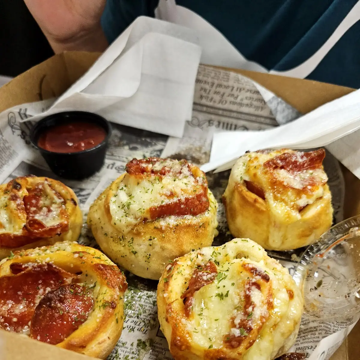 Garlic Knots Con Queso