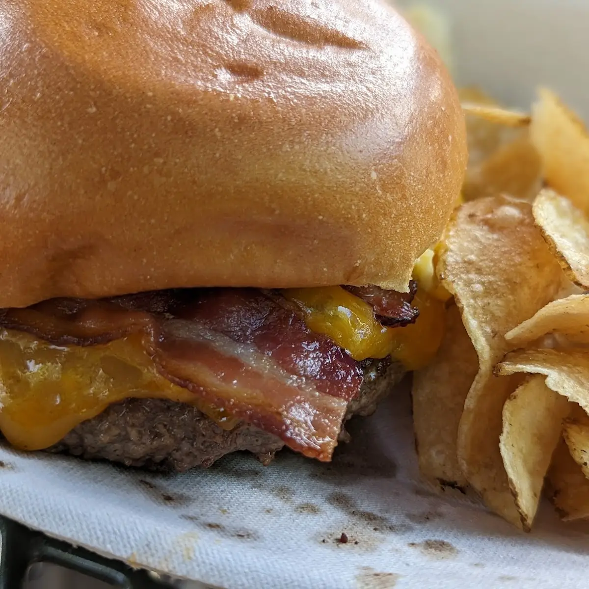 Bacon Mac and Cheese Burger