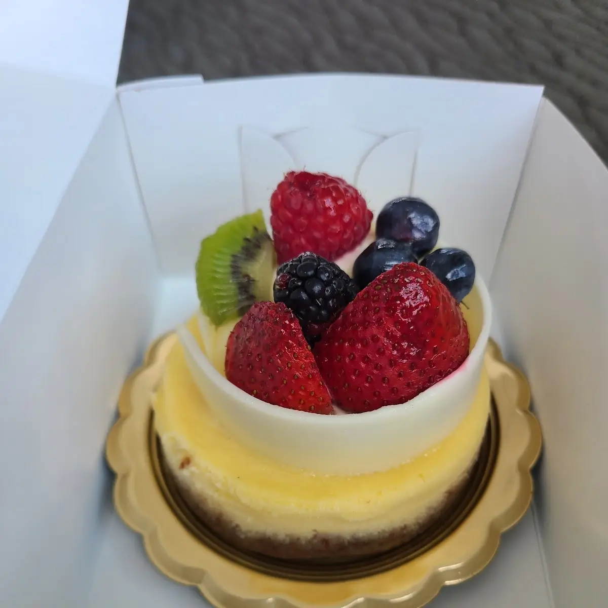 Individual Cheese Cake with Fruit