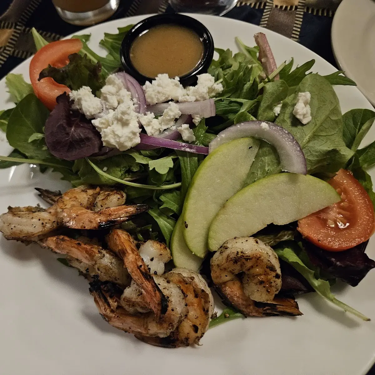 Fixed Green Salad with Shrimp