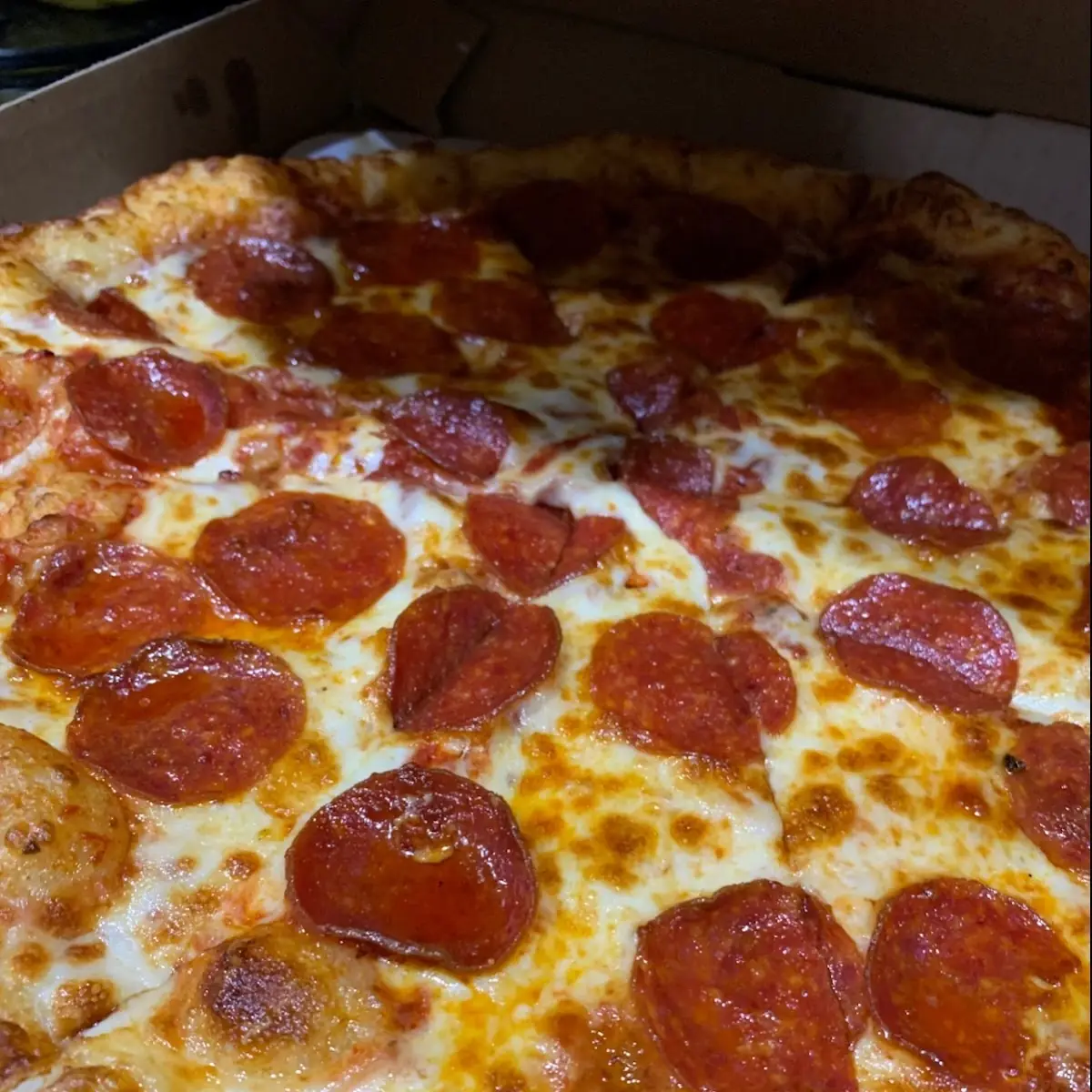 Large Pepperoni Pizza