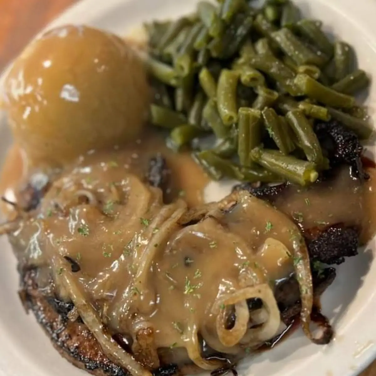 Liver and Onions with Mashed Potatoes and Green Beans