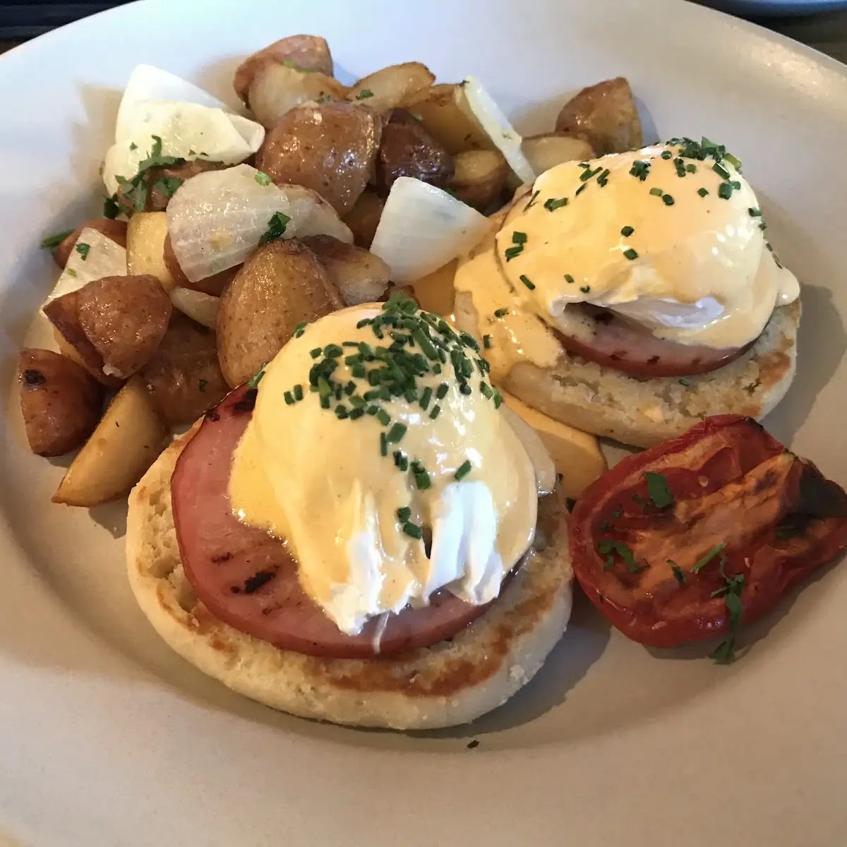 Eggs Benedict w Crab