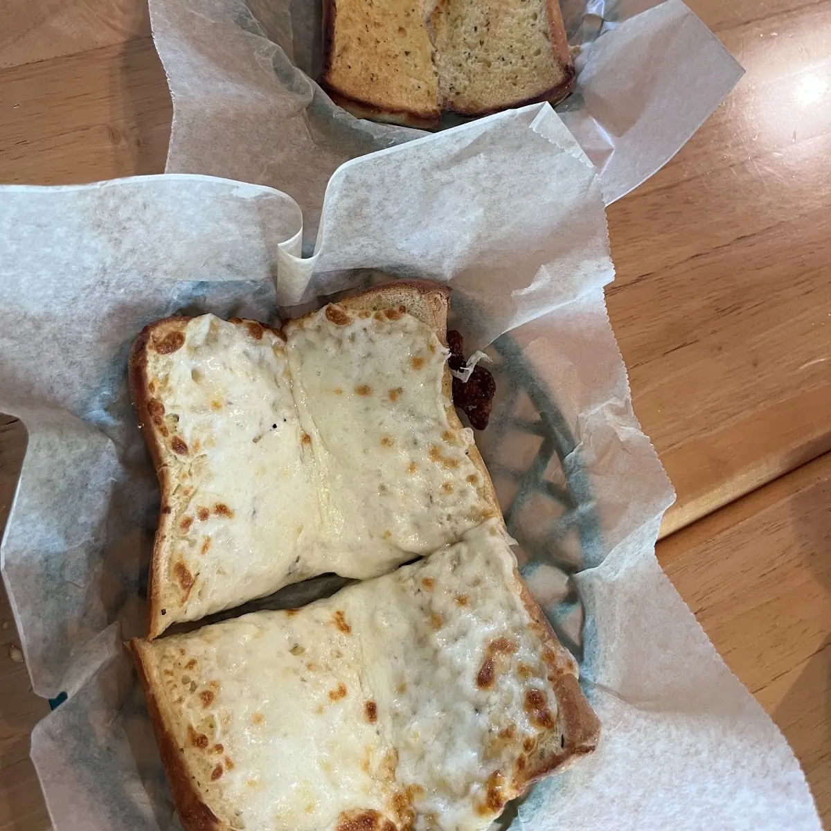SMALL CHEESE BREAD STICKS