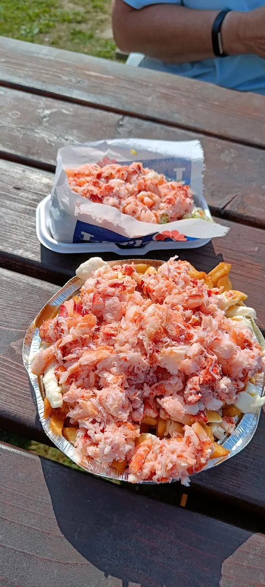 Guérilleros de Homard Et Poutine Aux Crevettes, Cantine Ste-Flavie