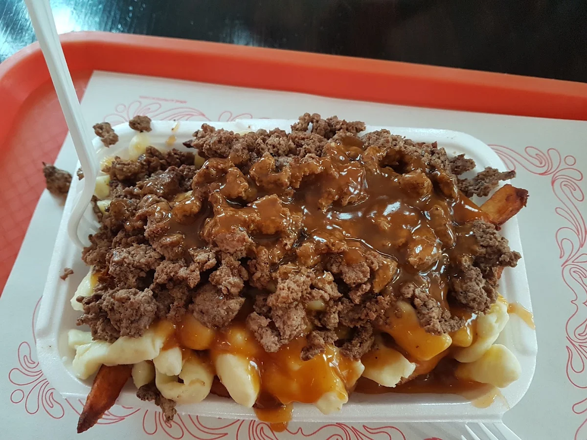 Poutine Steak Haché, Cantine Ste-Flavie
