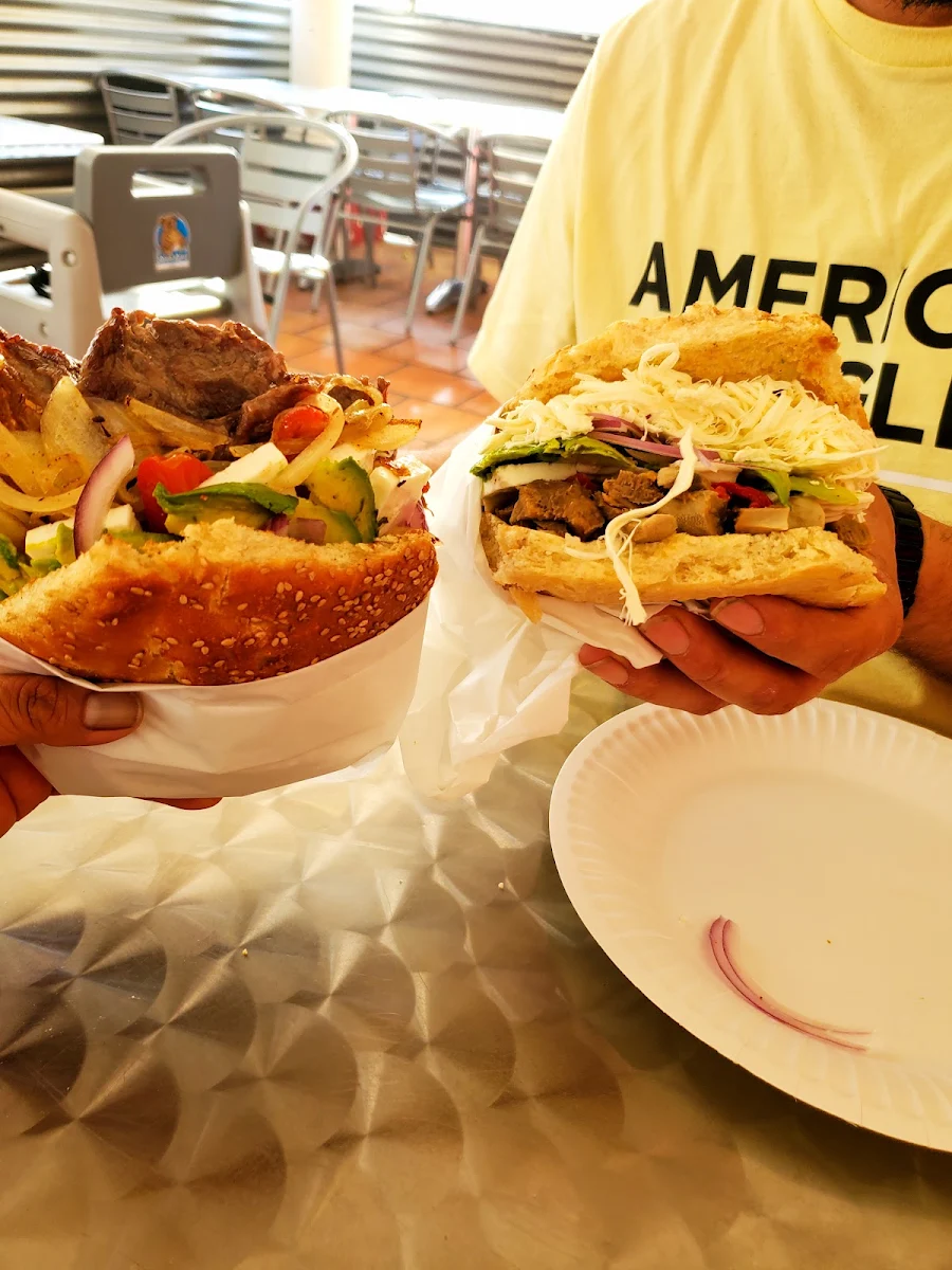 Cemita de Lengua En Salsa Verde