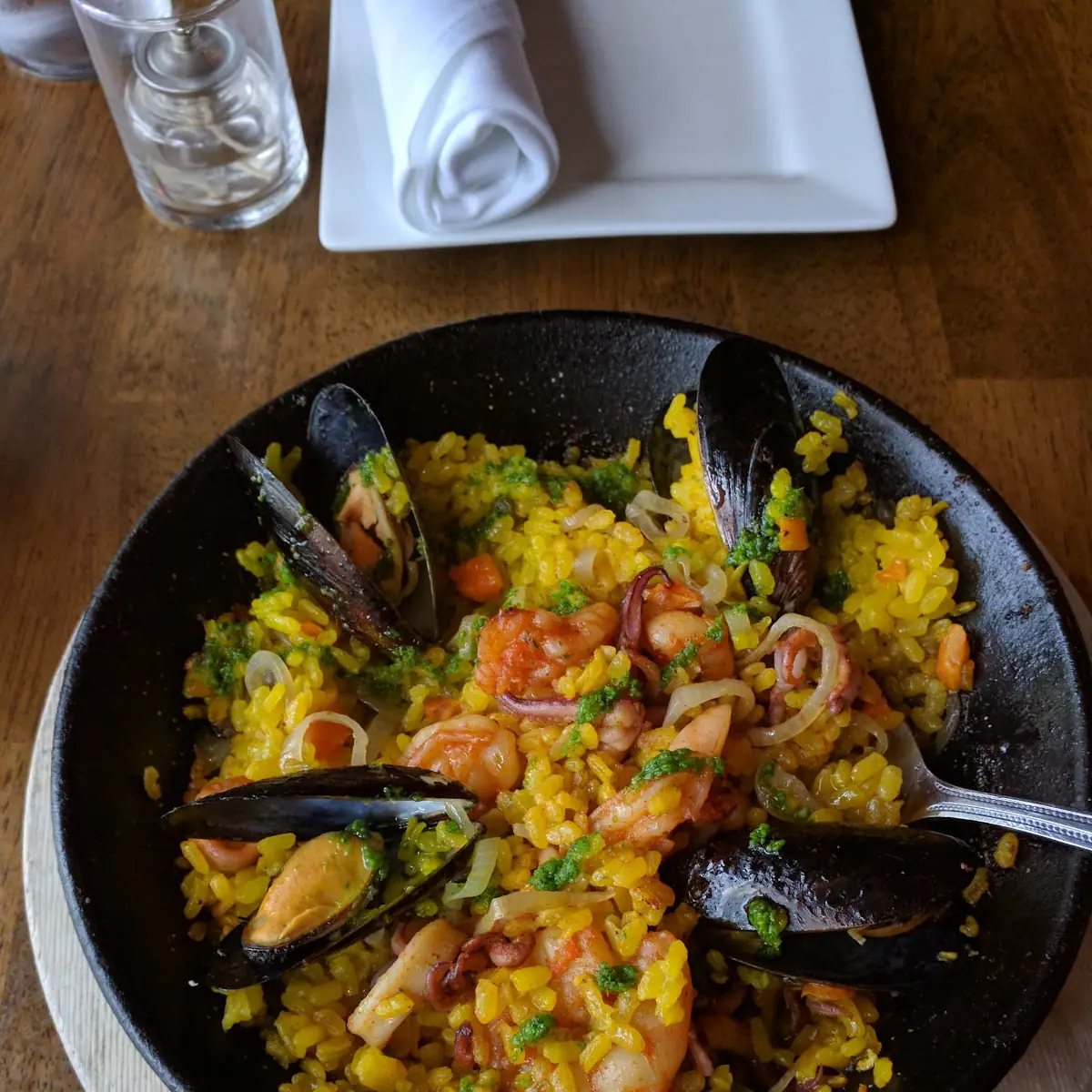 Tres Mares Paella