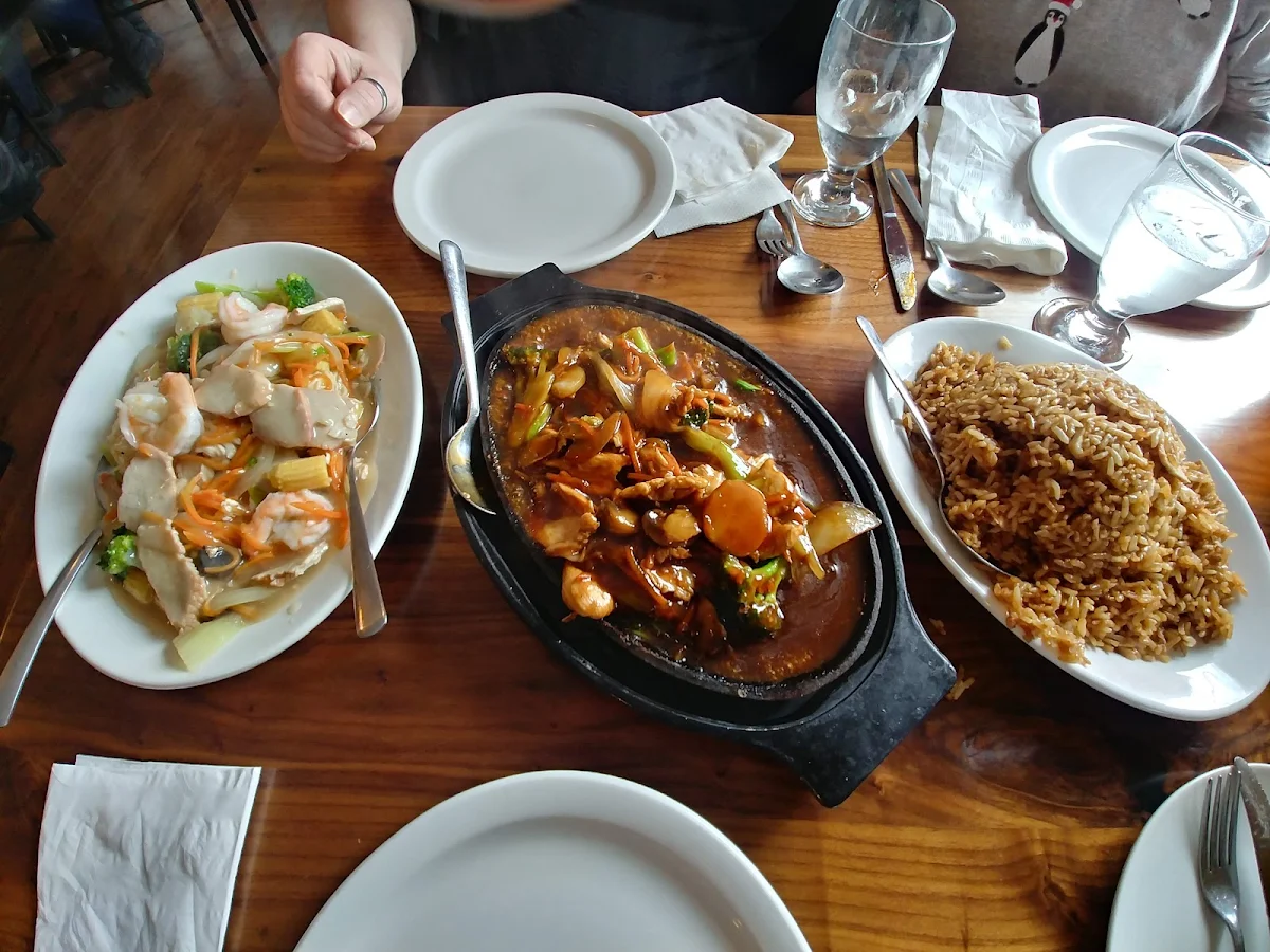 Sizzling Chicken in the Centre with Fried Rice