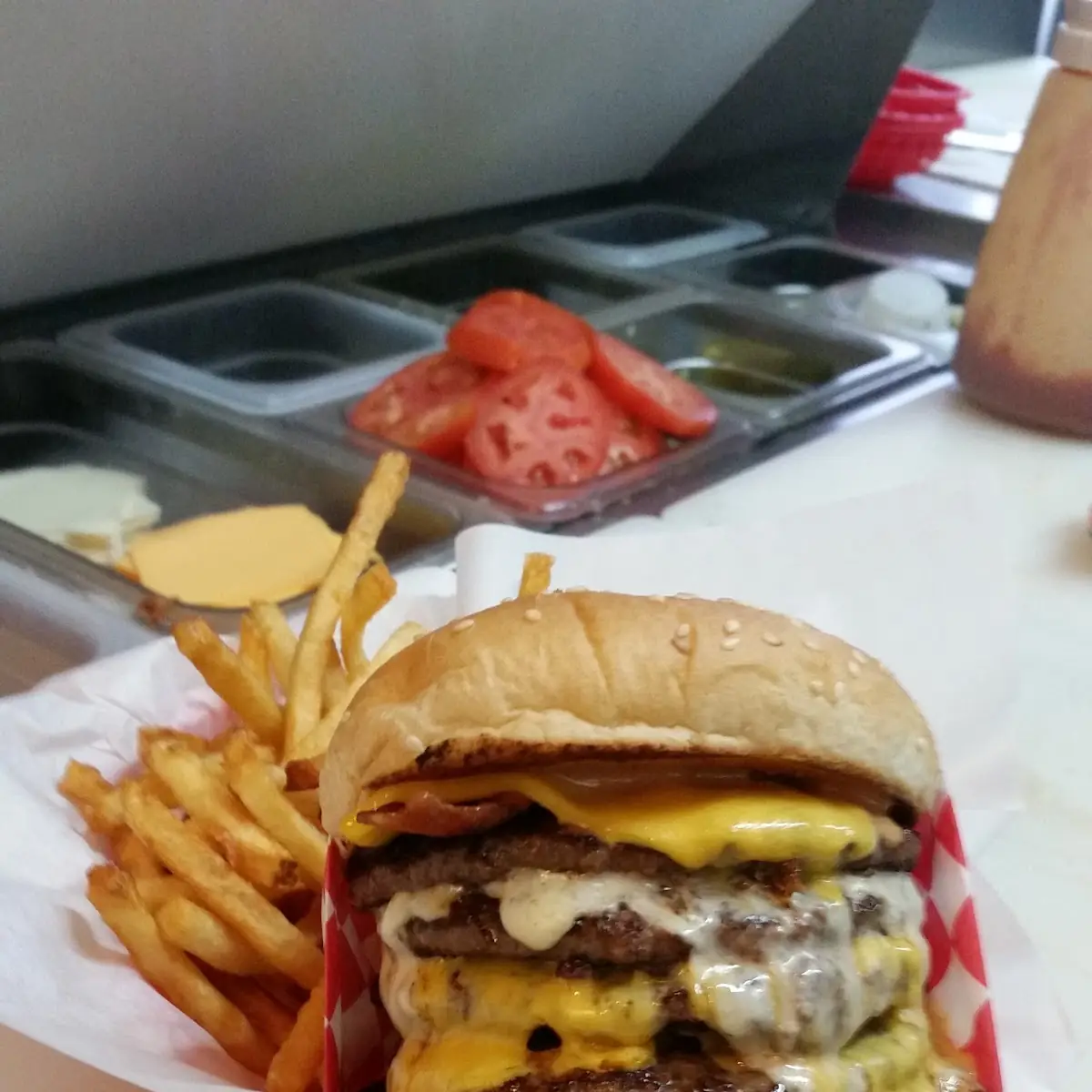 Tommy Chilly Cheese Burger
