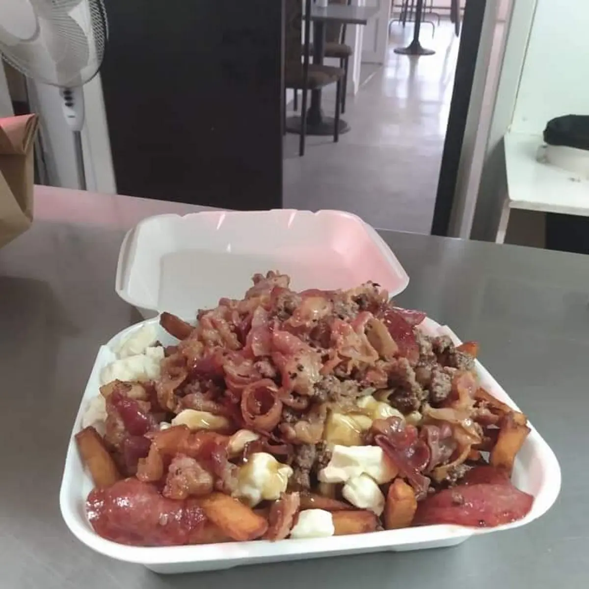 Poutine Travailleur, Chez Ti-Tine