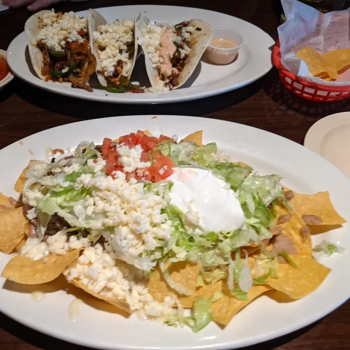 Nachos Supreme & Cocina Tacos
