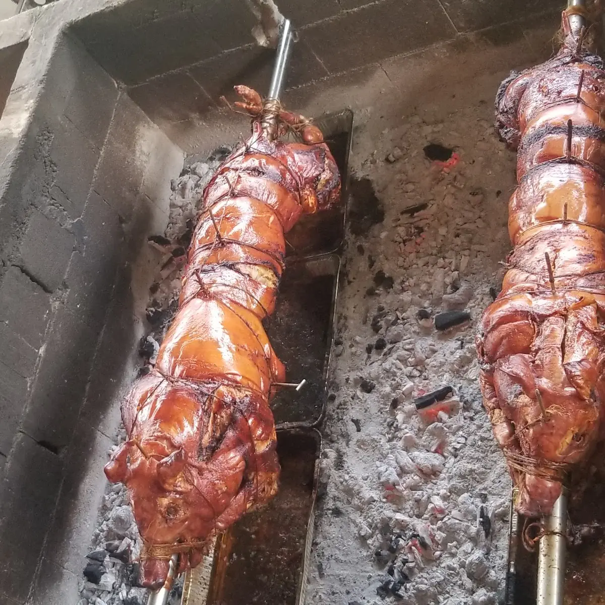 Lechón Asado Al Carbón 100 PR