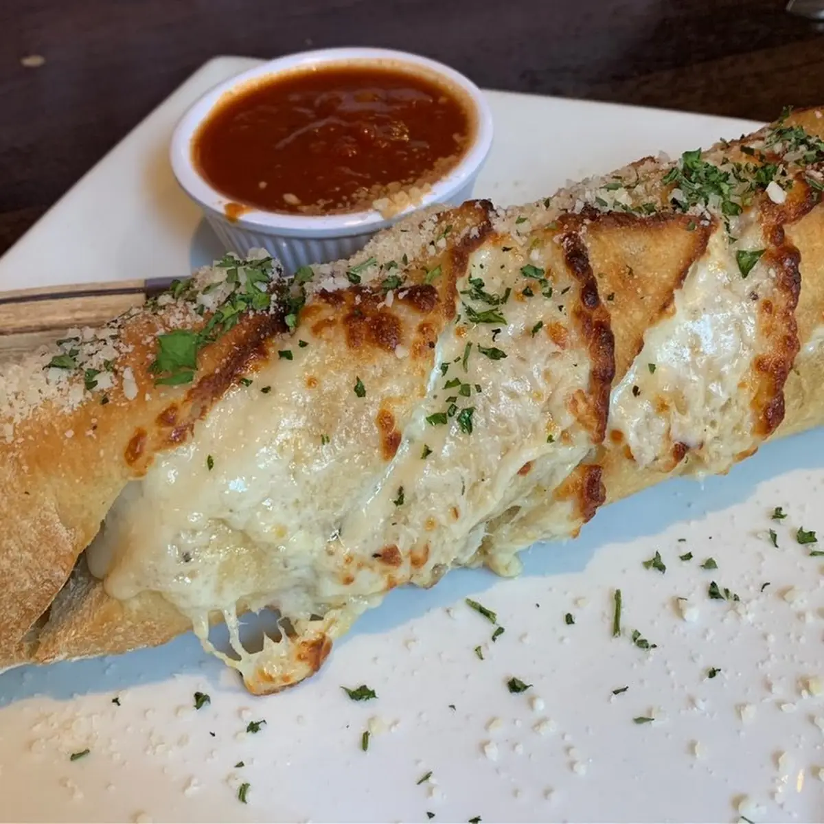 Cheesy Garlic Bread with Marinara