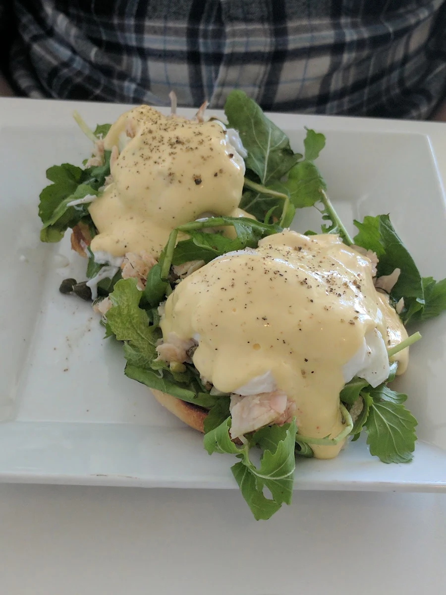 Smoked Salmon Bennie