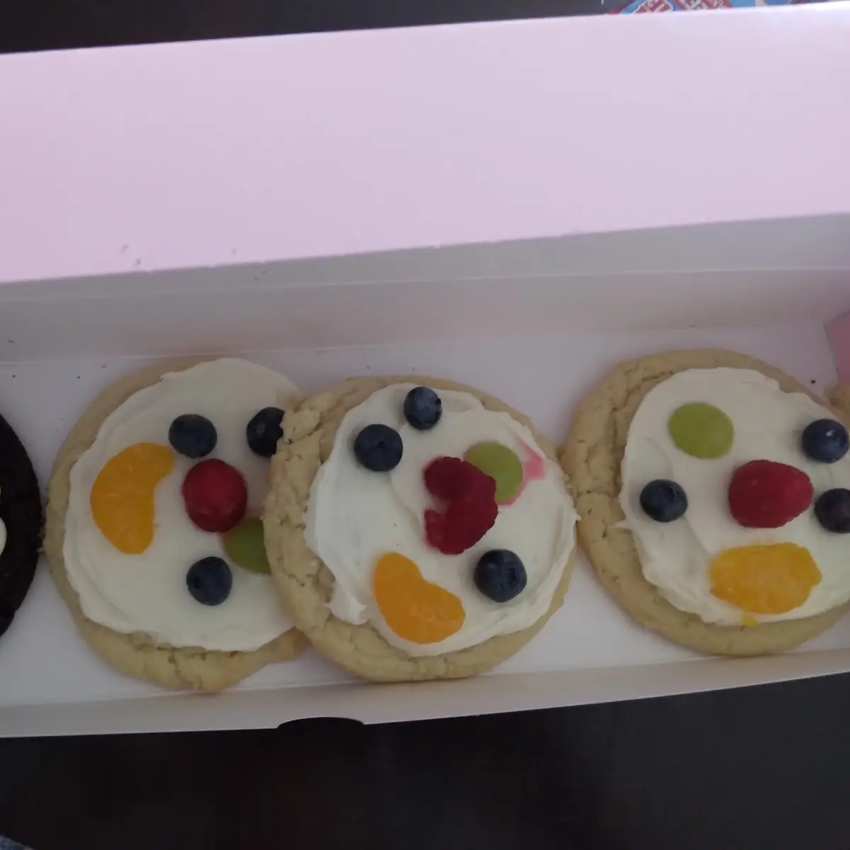 Big Soft Cookies Oreo and Fruit Pizza