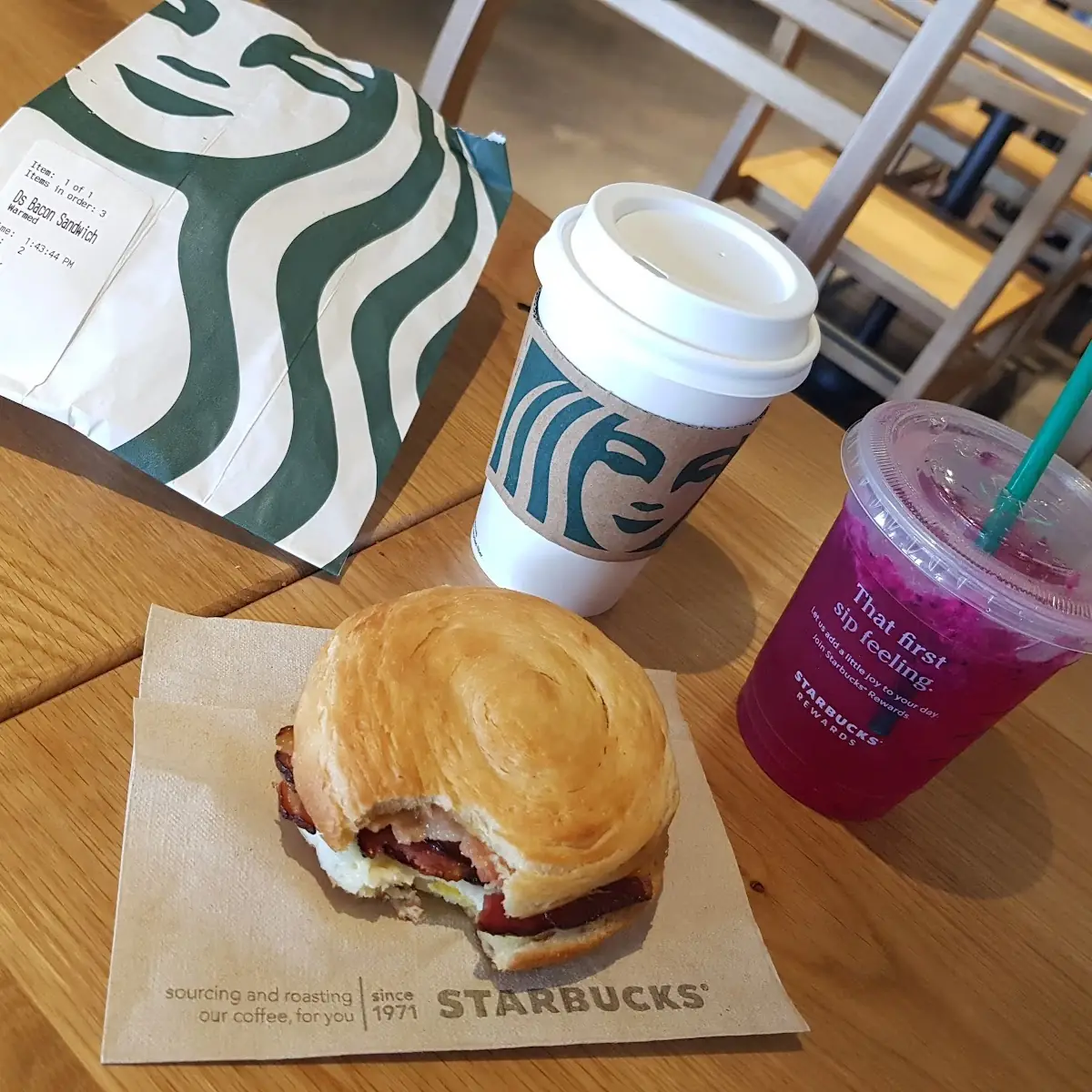 Cappuccino Y Mango with Dragon Fruit Juice