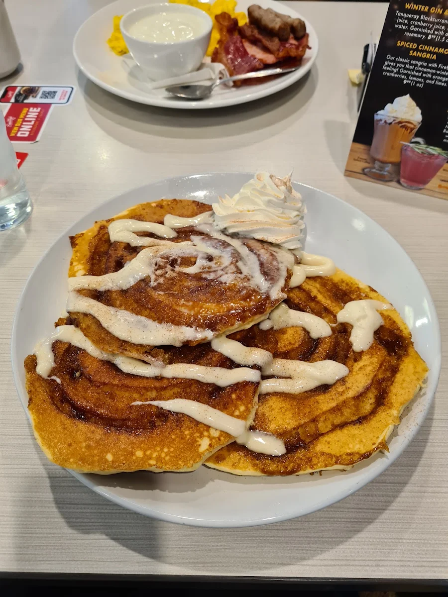 Cinnamon Pancakes, Smitty's Restaurant & Lounge - Winnipeg Regent