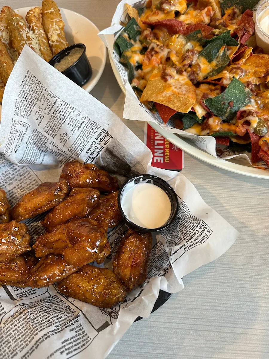 Electric Honey Wings, Smitty's Restaurant & Lounge - Winnipeg Regent
