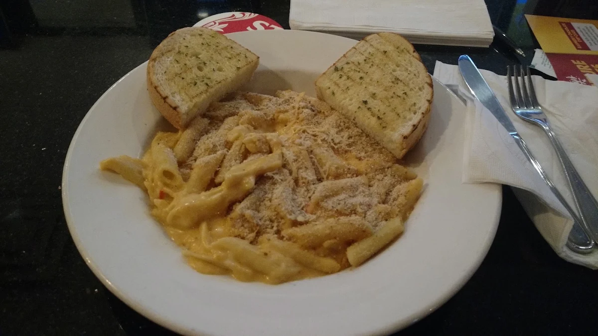 Gourmet Mac and Cheese, Smitty's Restaurant & Lounge - Winnipeg Regent